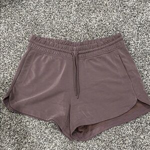 Athleta Seasoft Mid Rise 4" Short
